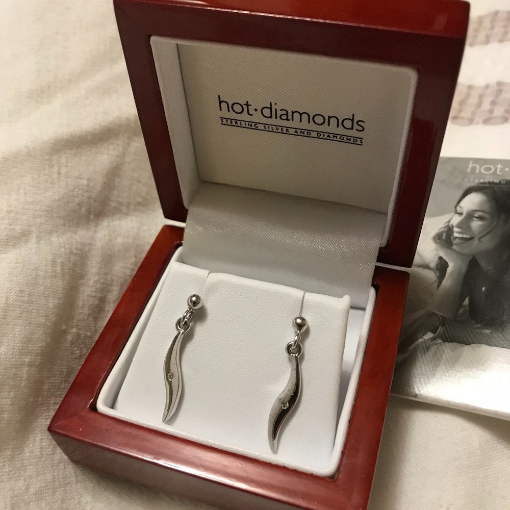 Hot Diamonds 💎 Dainty Dangle Earrings - 925 silver, never worn